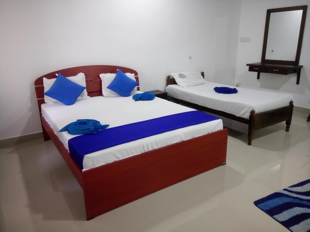 Oasis Beach Hotel ネゴンボ エクステリア 写真