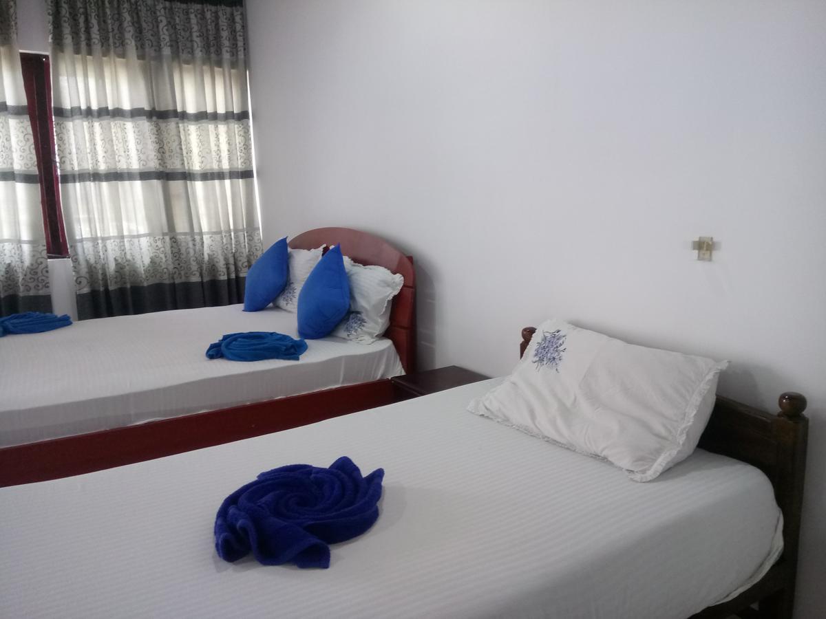 Oasis Beach Hotel ネゴンボ エクステリア 写真