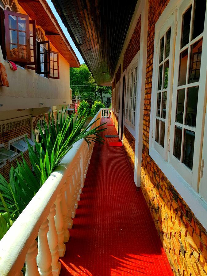 Oasis Beach Hotel ネゴンボ エクステリア 写真