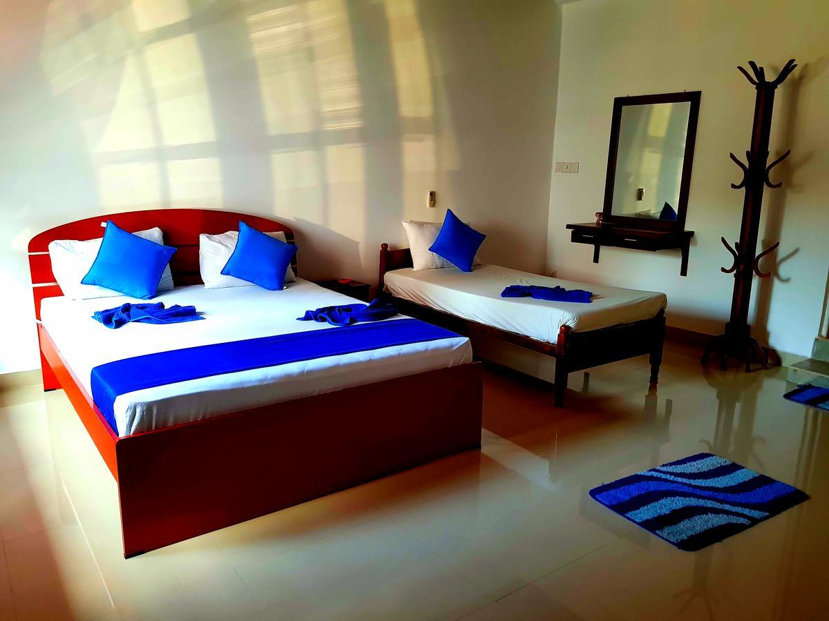 Oasis Beach Hotel ネゴンボ エクステリア 写真