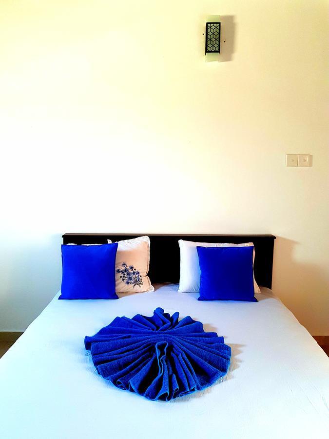 Oasis Beach Hotel ネゴンボ エクステリア 写真