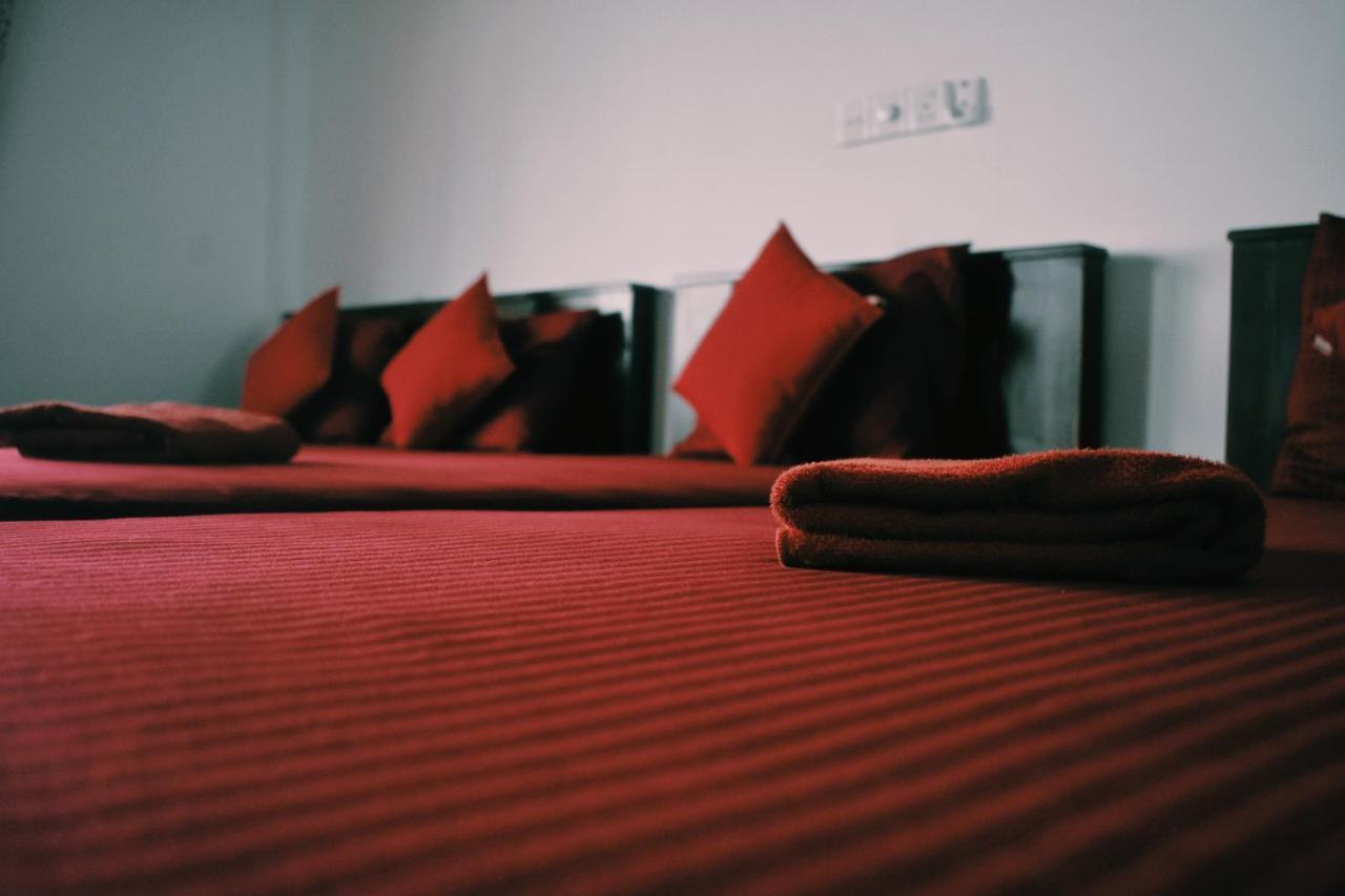 Oasis Beach Hotel ネゴンボ エクステリア 写真